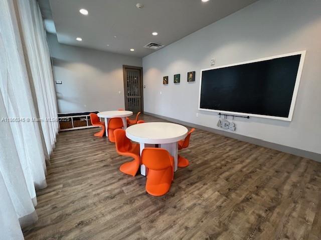 Building Photo - 5300 Paseo Blvd