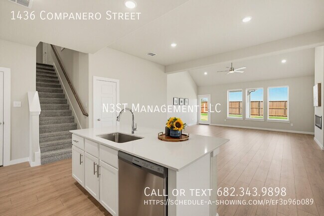 Building Photo - 1436 Companero St