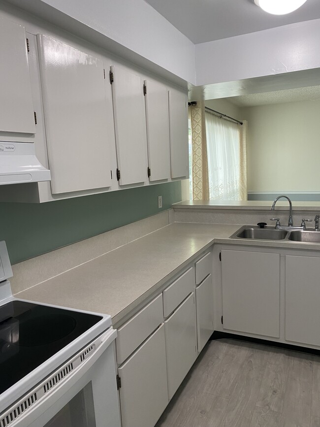 Building Photo - 610 Windrush Bay Dr