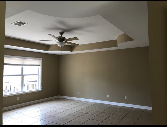 Building Photo - 6155 E Lamar St