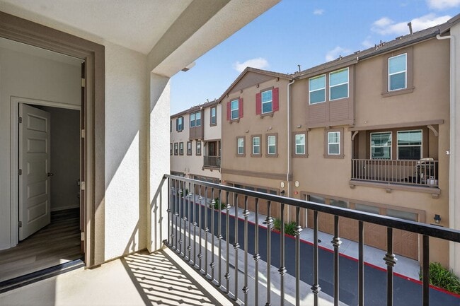Building Photo - 40379 Melrose Dr