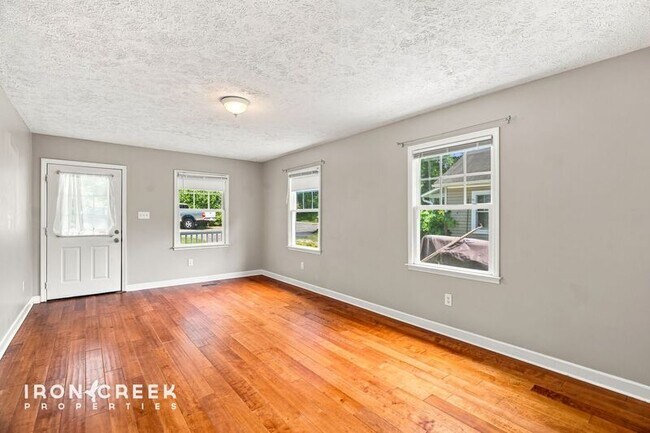 Building Photo - 16 Spinet St