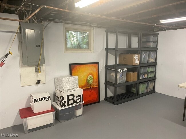 Building Photo - 2877 Hampshire Rd