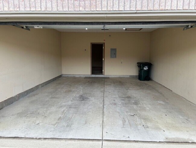 Building Photo - Modern Brick Ranch with 3 Bedrooms, 1.5 Ba...