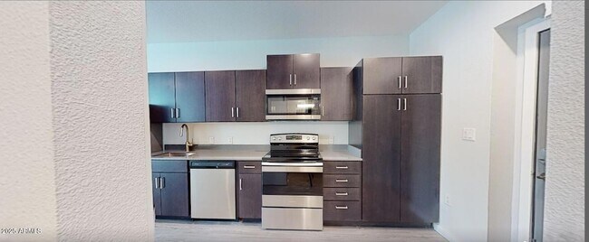 Building Photo - 6025 W Thomas Rd