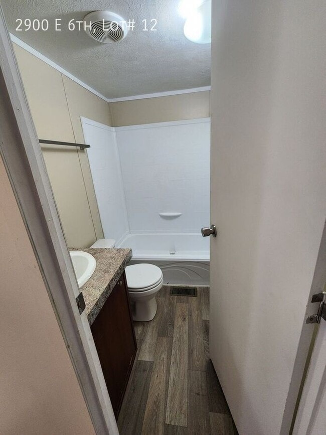 Building Photo - 2900 E 6th Ave