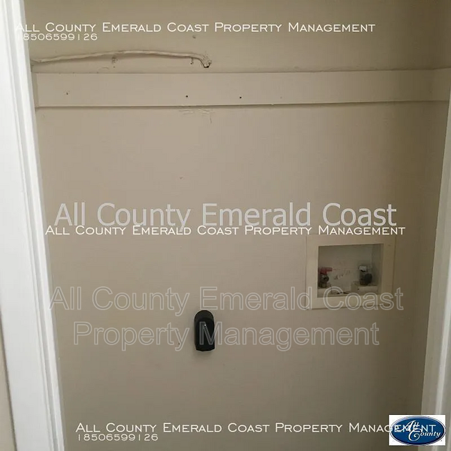Building Photo - 105 Country Club Dr