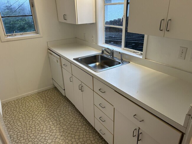 Building Photo - 249 Prospect Dr