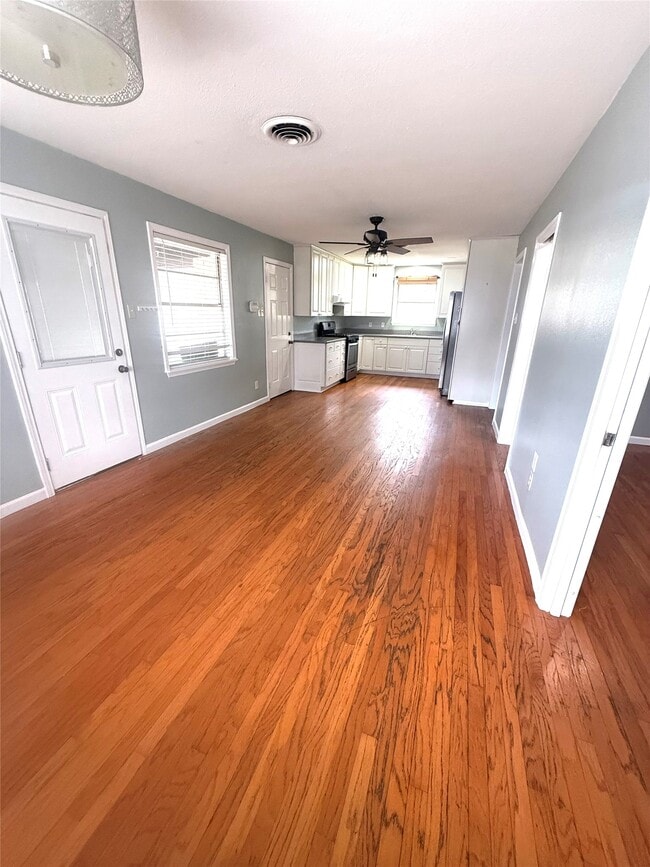 Building Photo - 12 Willow Ln