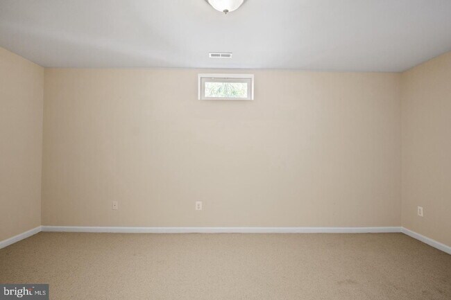 Building Photo - Spacious 4-Bedroom Home with Lake Views & Finished Basement