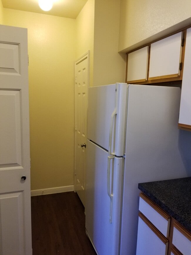 Refregrator - 2320 Gracy Farms Ln