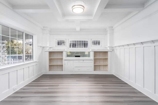 Building Photo - 2022 W 31st St