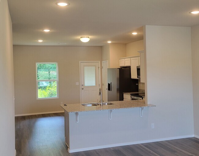 Building Photo - 2449 N Gooseberry Ln