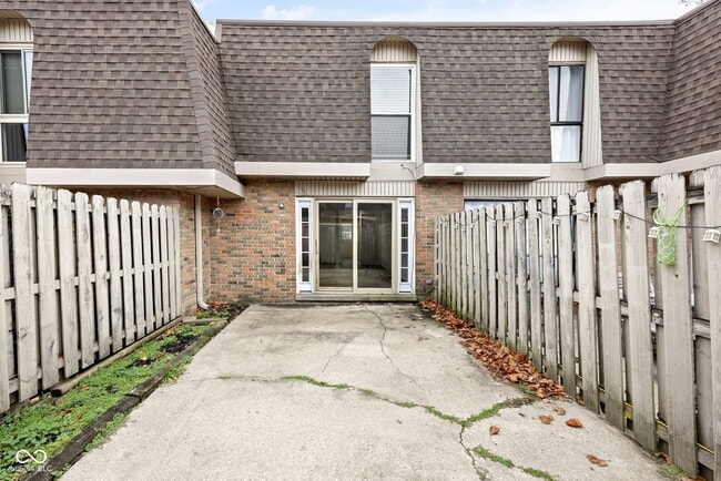 Building Photo - 7488 Countrybrook Dr