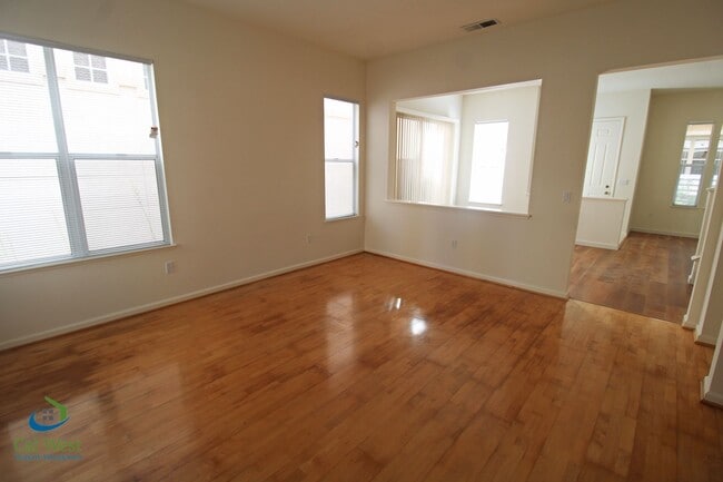 Building Photo - $6,195 - Gorgeous 2 Story 3 Bedroom 2.5 Bath Home steps away from Downtown Mountain View and Cal ...