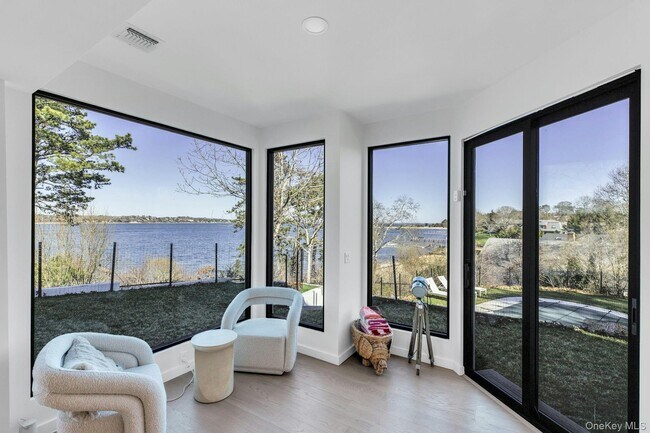 Building Photo - 10 Bay View Dr