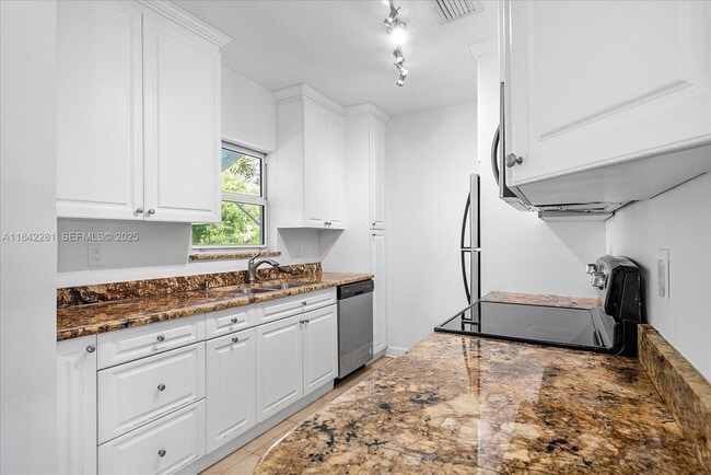 Building Photo - 8826 Emerson Ave