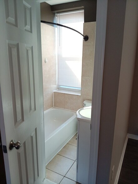 Building Photo - 2222 S 15th St