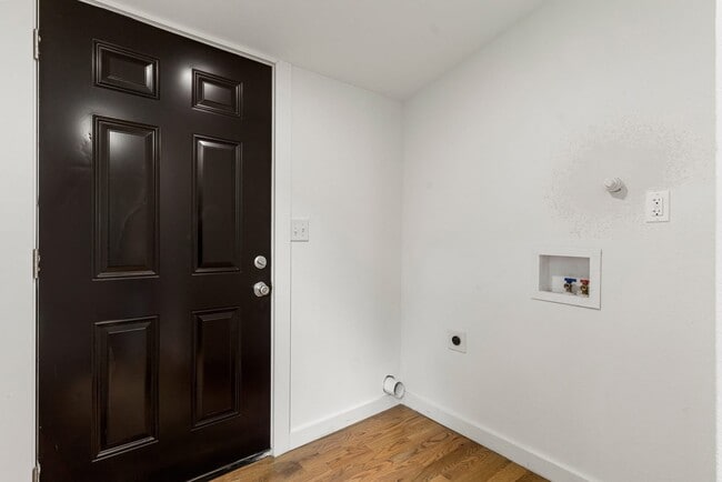 Building Photo - 320 E Greeley St