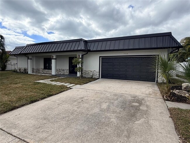 Building Photo - 3918 Doral Dr