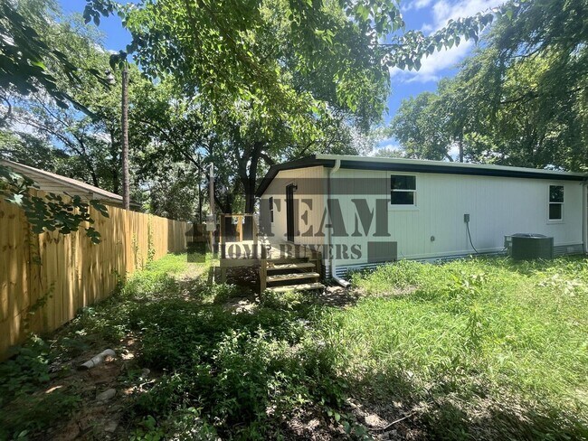 Building Photo - Fully Remodeled 2 Bedroom 2 Bathroom