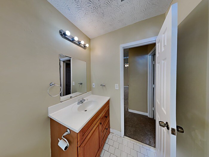 Building Photo - 97 Royce Dr