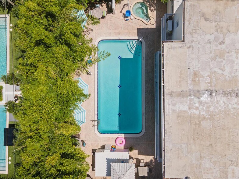 Building Photo - 911 NE 4th St