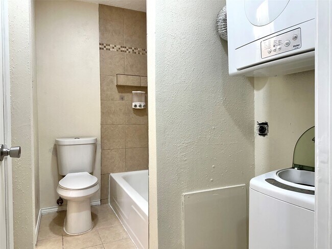 Building Photo - 1715 Moritz Dr