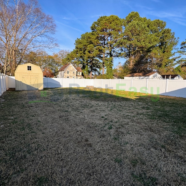 Building Photo - 1327 Hazel Ave