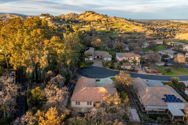 Building Photo - Custom N. Vacaville Single-Story Home in an Exclusive Gated Community!