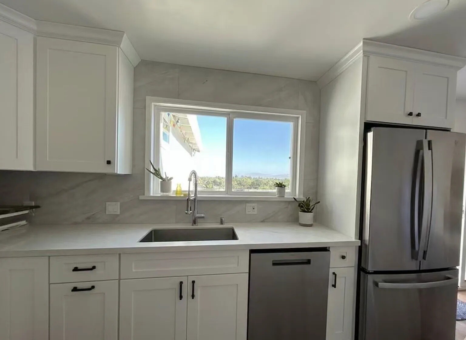 Building Photo - 635 River View Dr