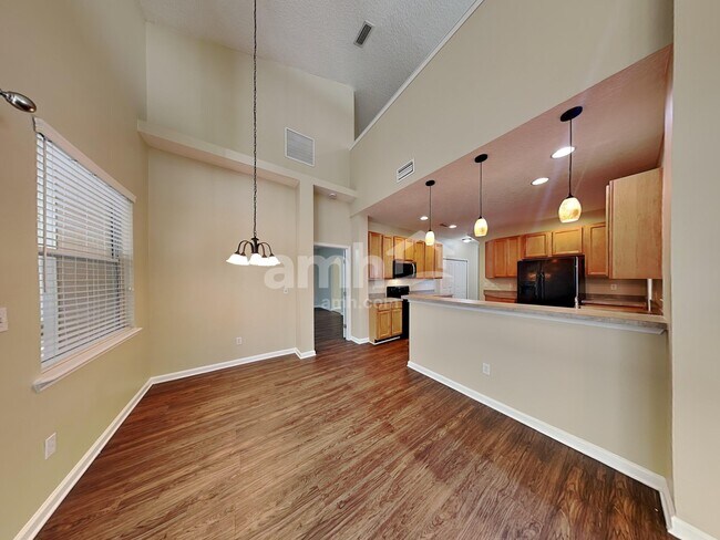 Building Photo - 2110 Thorn Hollow Ct