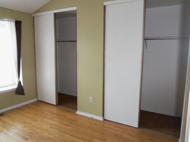 Building Photo - Great Littleton Location! 2 bedroom, 1 bat...