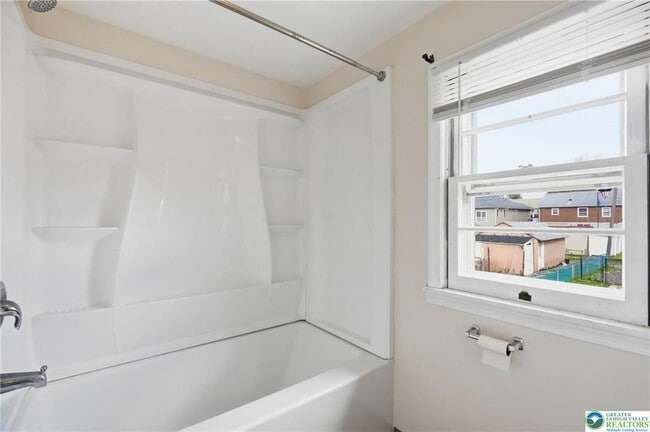 Building Photo - 819 Chestnut St