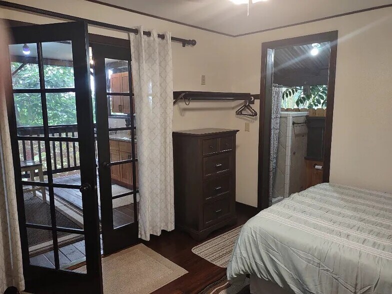 Building Photo - 1402 Piikoi St