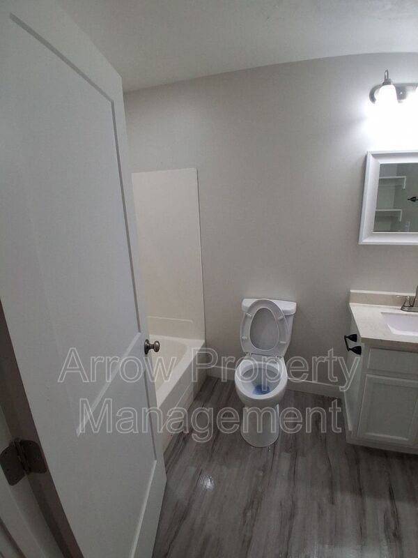 Building Photo - 731 E Crawford St