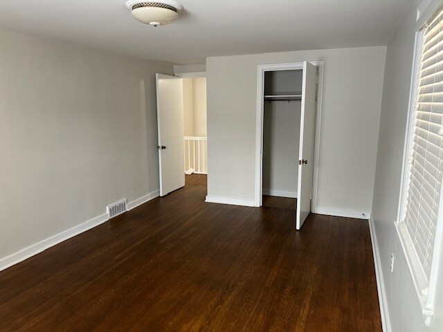 Building Photo - 103 8th St