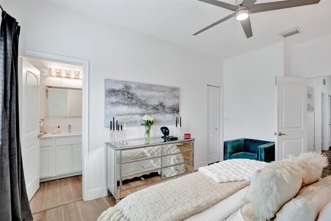 Building Photo - 4234 N Dixie Hwy