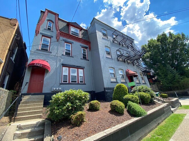 Building Photo - Large 1 BR Apartment in Lovely South Oakla...