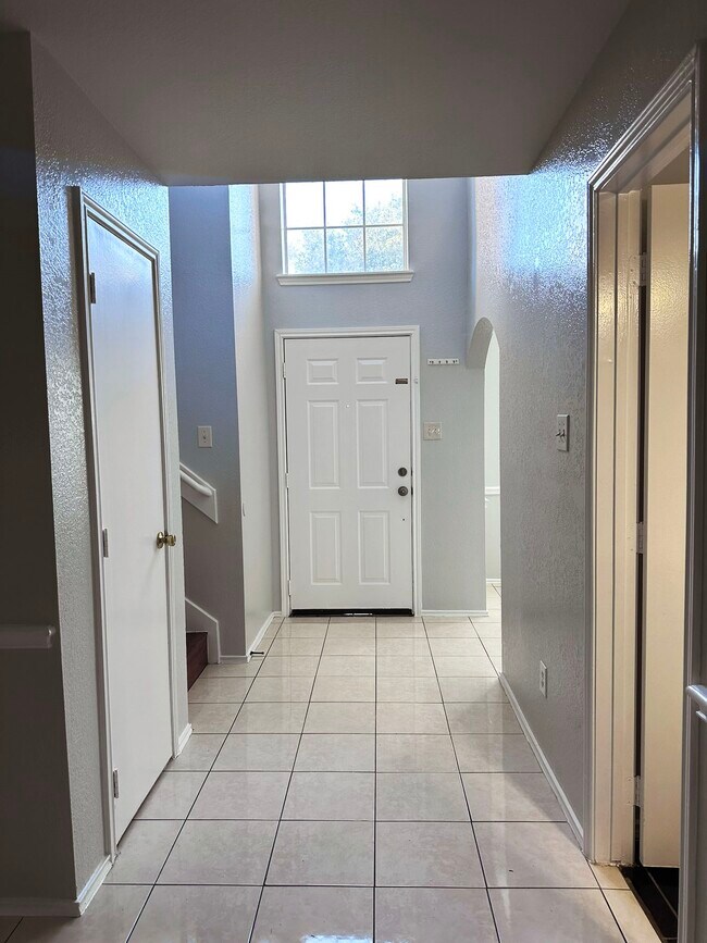 Building Photo - 15522 Baxter Ave