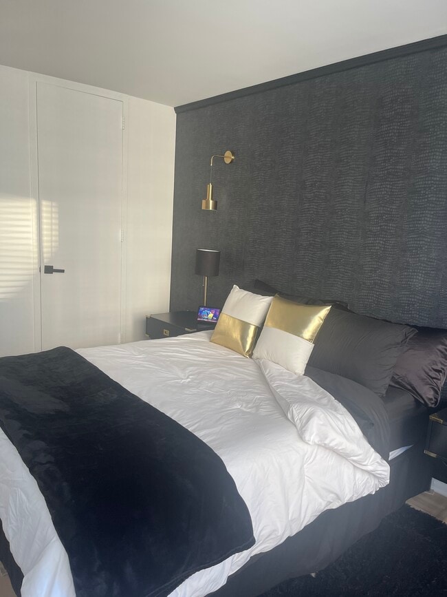 Building Photo - 4800 S Chicago Beach Dr