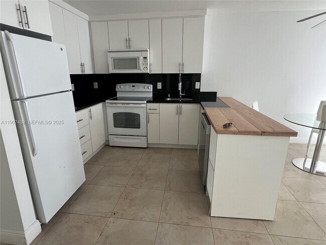 Building Photo - 345 Ocean Dr