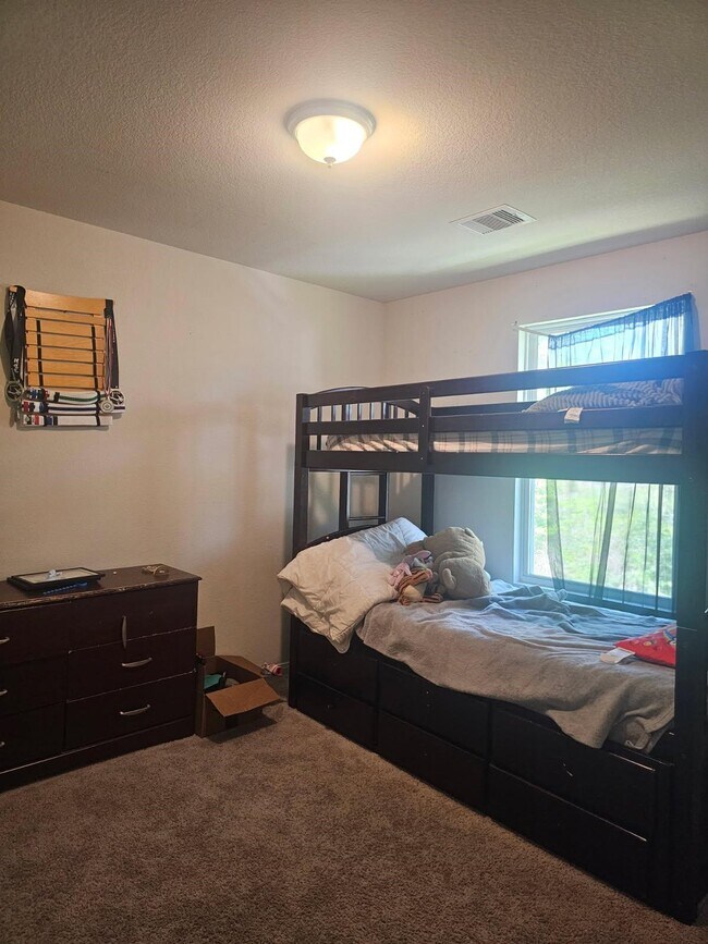 Building Photo - 1010 Cedar Point Dr