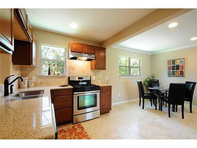 Building Photo - 6812 Syracuse Cove