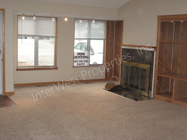 Building Photo - 3 Bed 2 Bath Beaverton Home with big backyard, storage shed, A/C and fireplace!!