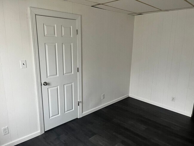 Building Photo - Apartment for Rent