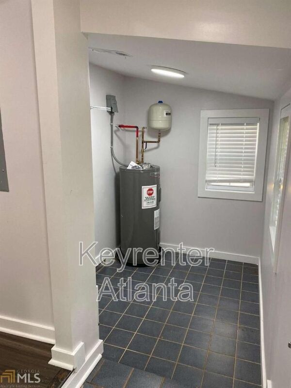 Building Photo - 1127 Dobbs Dr SE