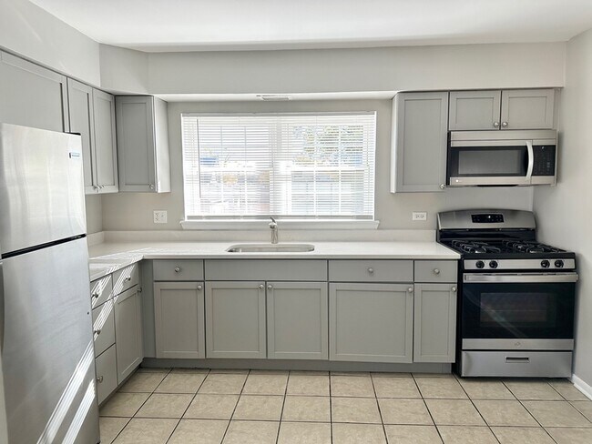 Primary Photo - 9203 Monroe Ave