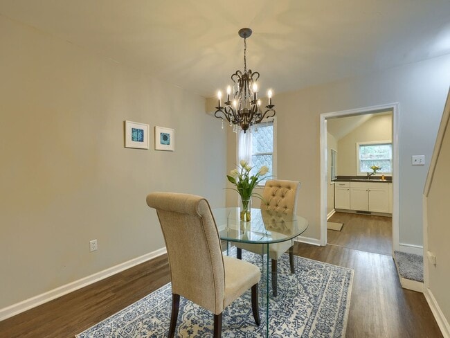 Building Photo - Quaint Home in Heart of Midtown