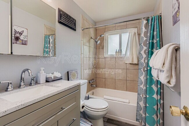 Building Photo - 2796 S Quay Way